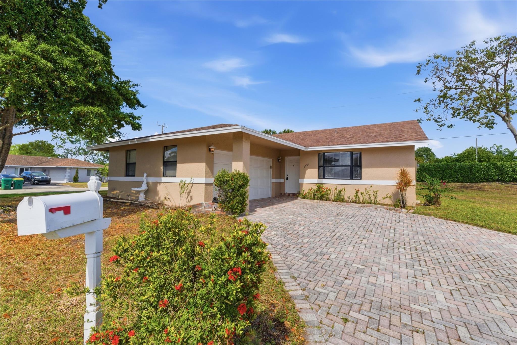 7520 NW 88th Terrace, Tamarac, FL 33321, Tamarac - Photo 3