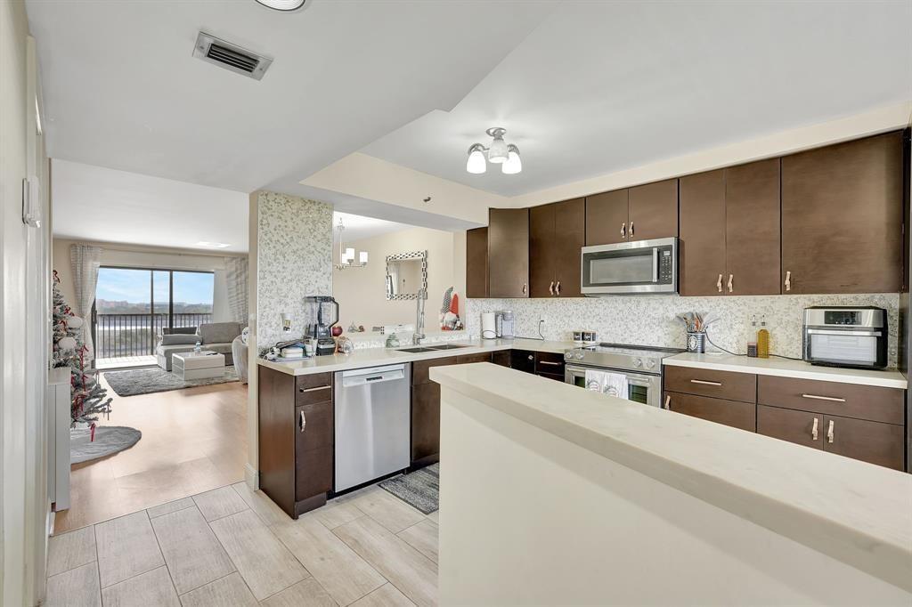 2200 S Cypress Bend Drive 905, Pompano Beach, FL 33069, Pompano Beach