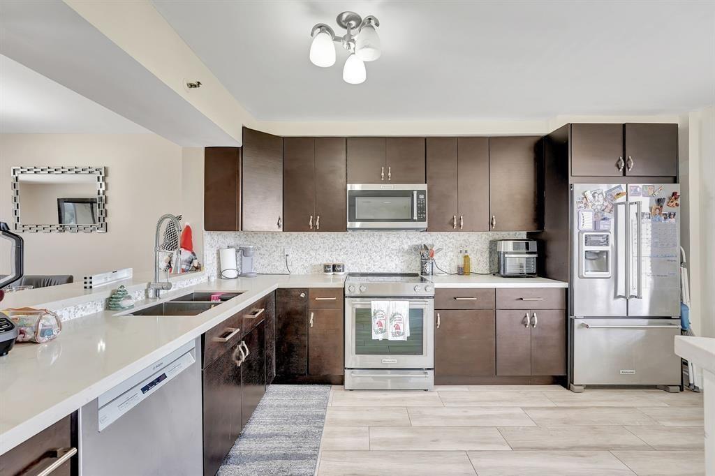 2200 S Cypress Bend Drive 905, Pompano Beach, FL 33069, Pompano Beach - Photo 2