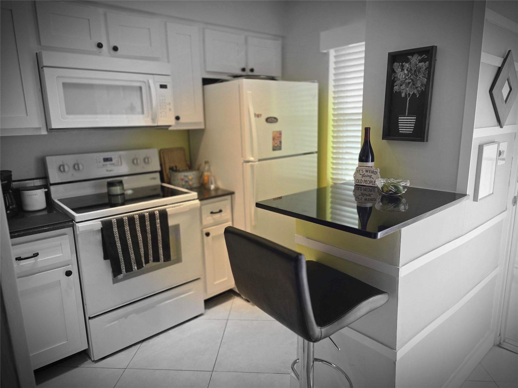 2104 S Cypress Bend Drive 301, Pompano Beach, FL 33069, Pompano Beach - Photo 4