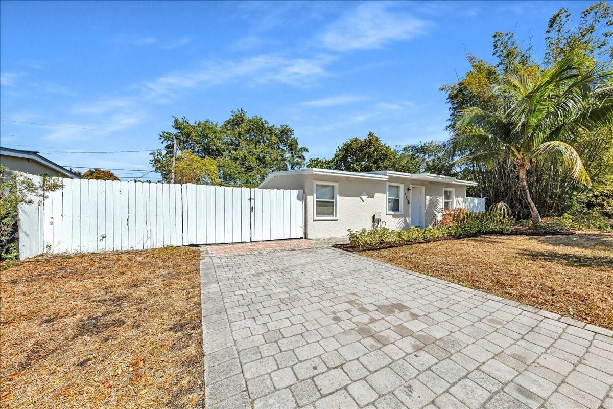 305 NE 8th Street, Pompano Beach, FL 33060, Pompano Beach - Photo 5