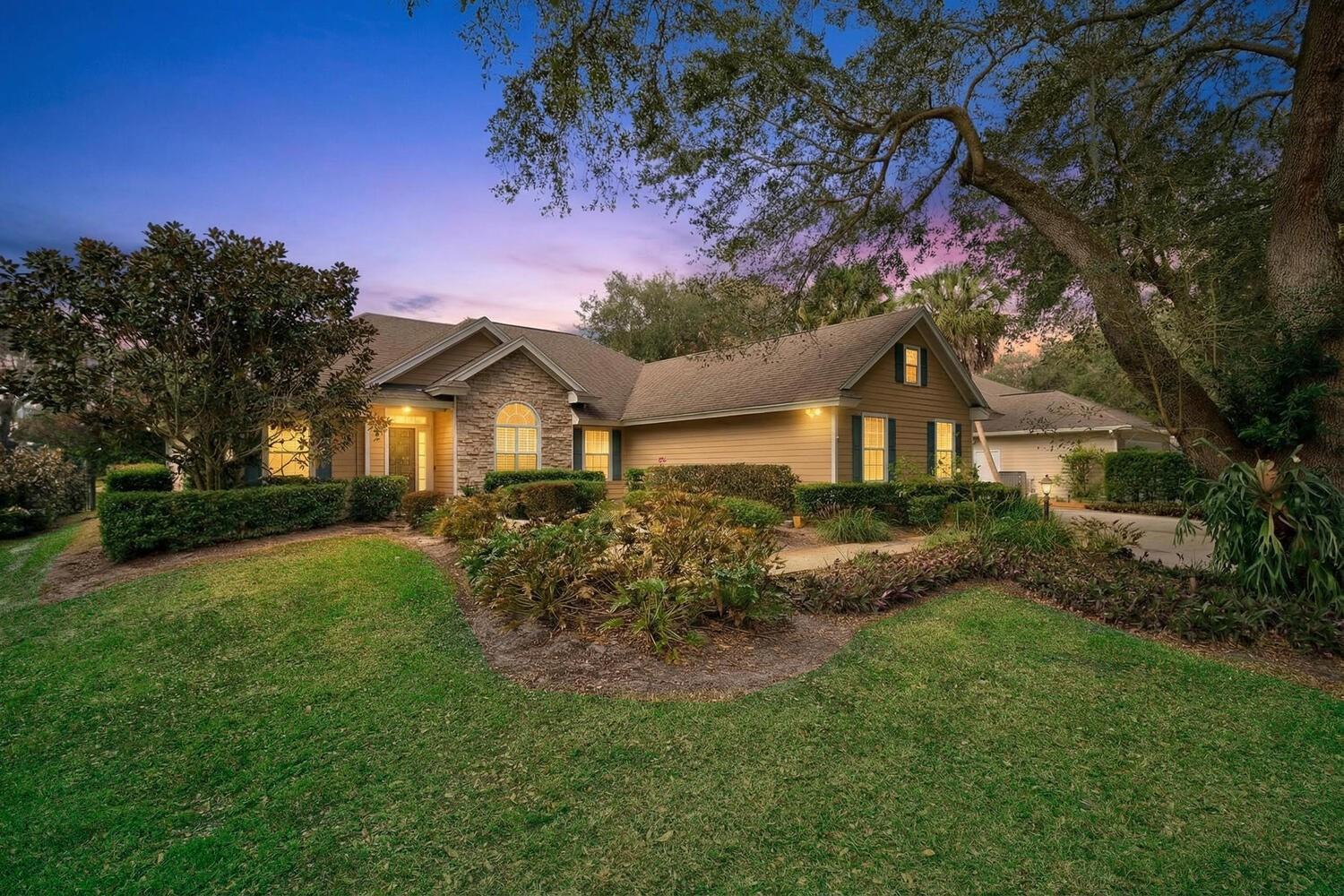 137 38th Court, Vero Beach, FL 32968, Vero Beach - Photo 2