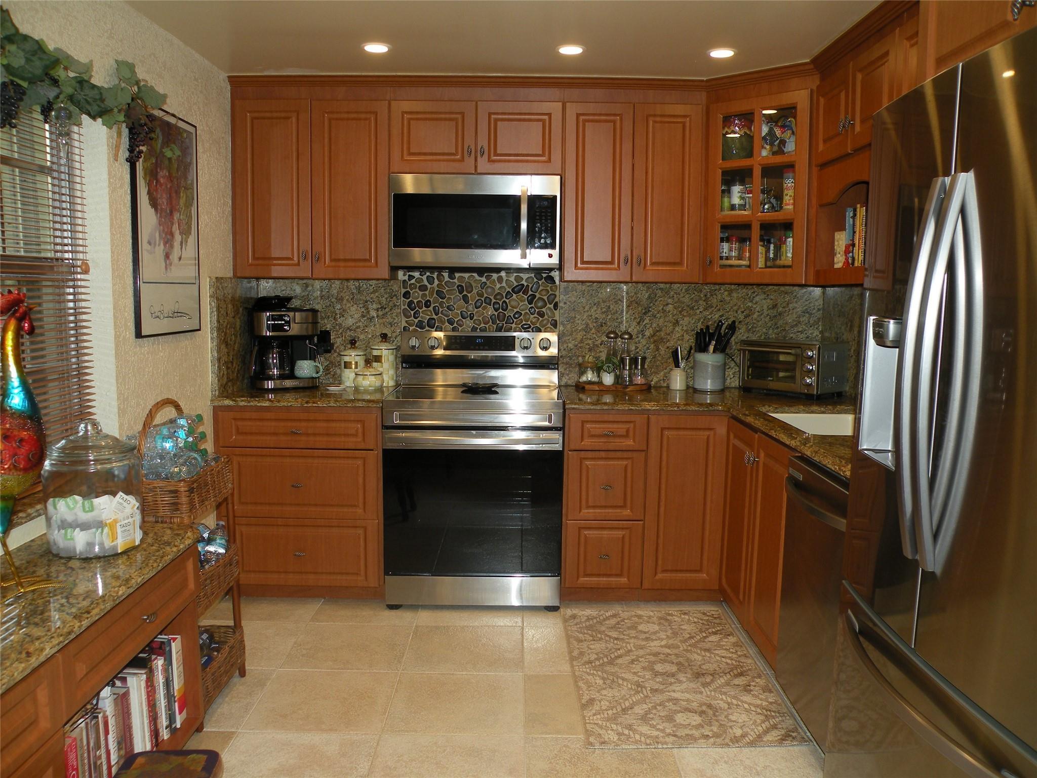 4221 W Palm Aire Drive 102, Pompano Beach, FL 33069, Pompano Beach - Photo 2