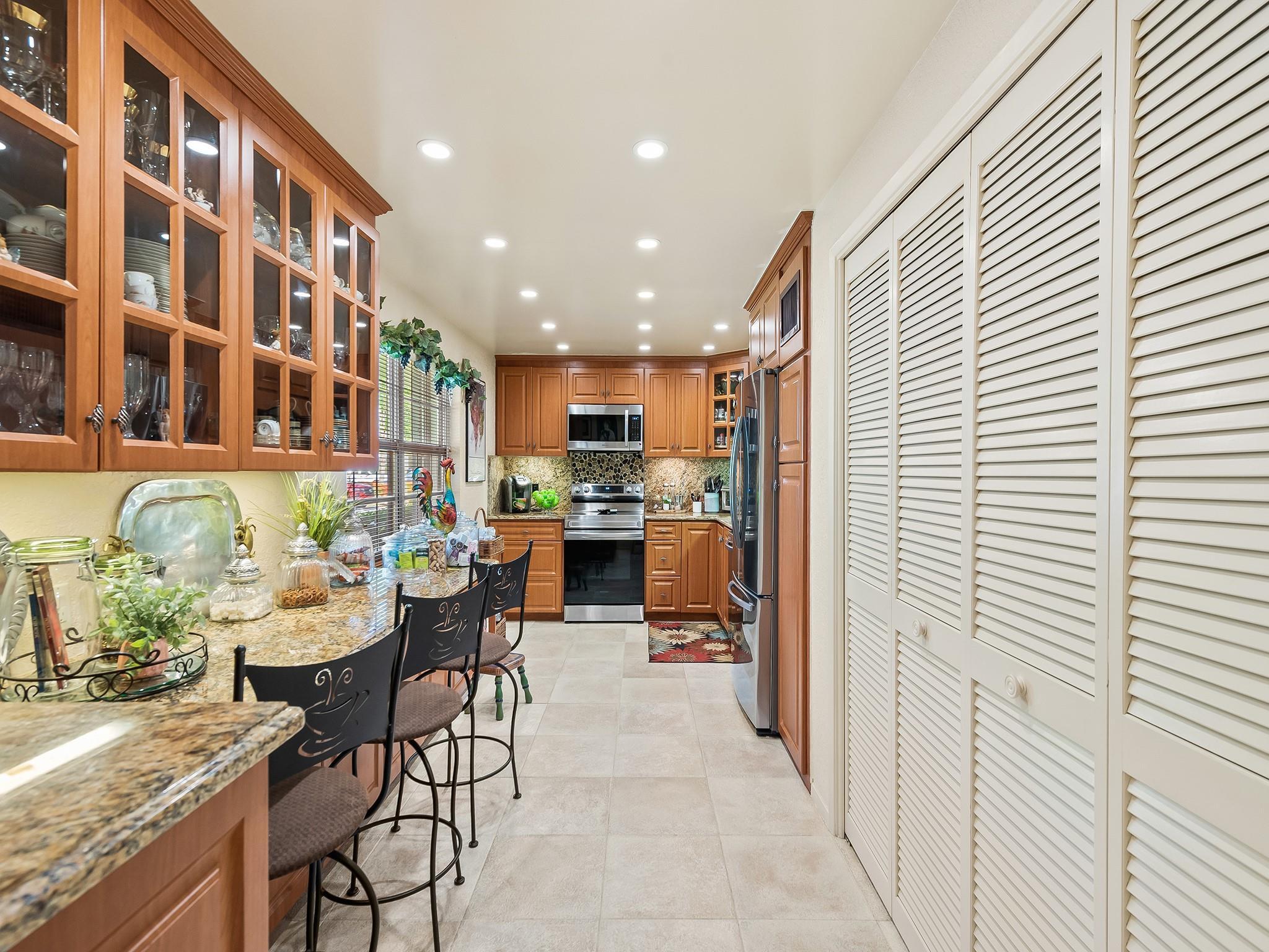 4221 W Palm Aire Drive 102, Pompano Beach, FL 33069, Pompano Beach - Photo 4