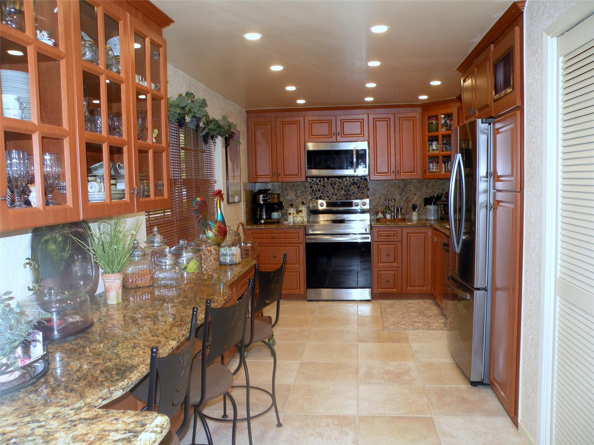 4221 W Palm Aire Drive 102, Pompano Beach, FL 33069, Pompano Beach - Photo 5