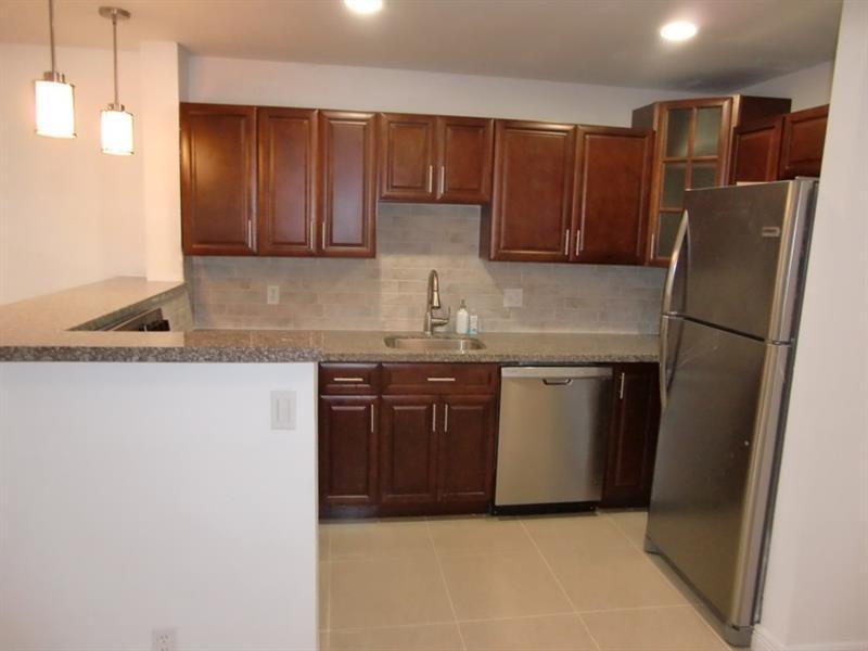 3243 104 Avenue, Coral Springs, FL 33065, Coral Springs - Photo 2