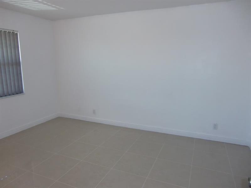 3243 104 Avenue, Coral Springs, FL 33065, Coral Springs - Photo 3
