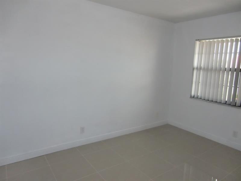 3243 104 Avenue, Coral Springs, FL 33065, Coral Springs - Photo 4