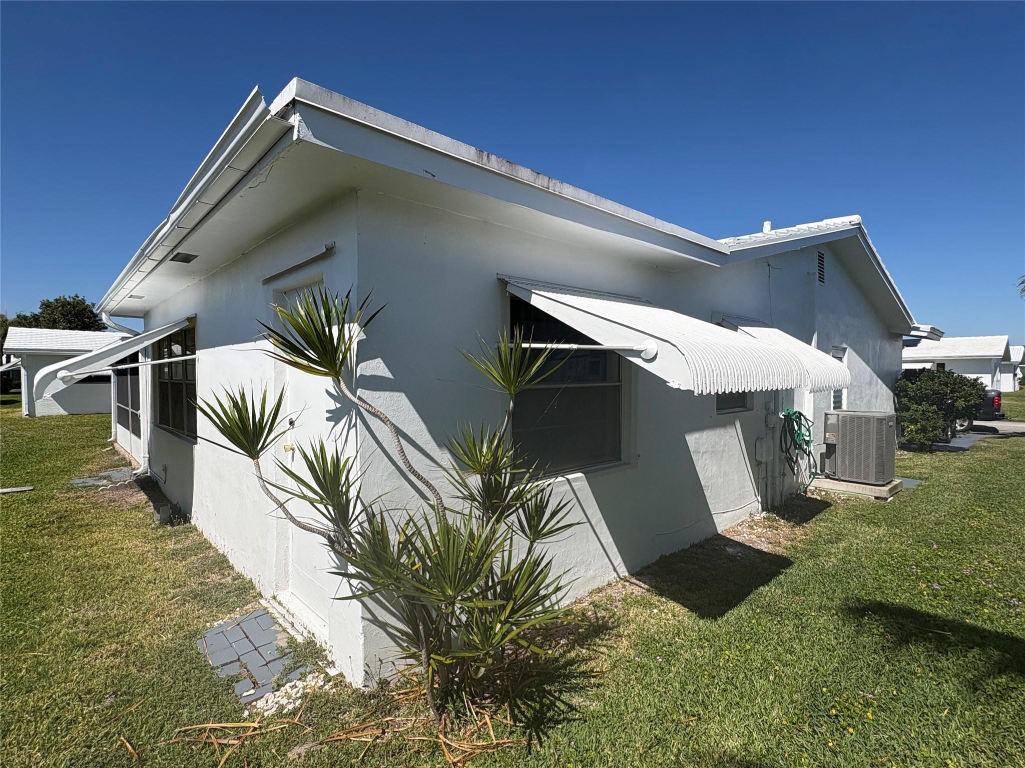2392 SW 13th Terrace, Boynton Beach, FL 33426, Boynton Beach - Photo 5