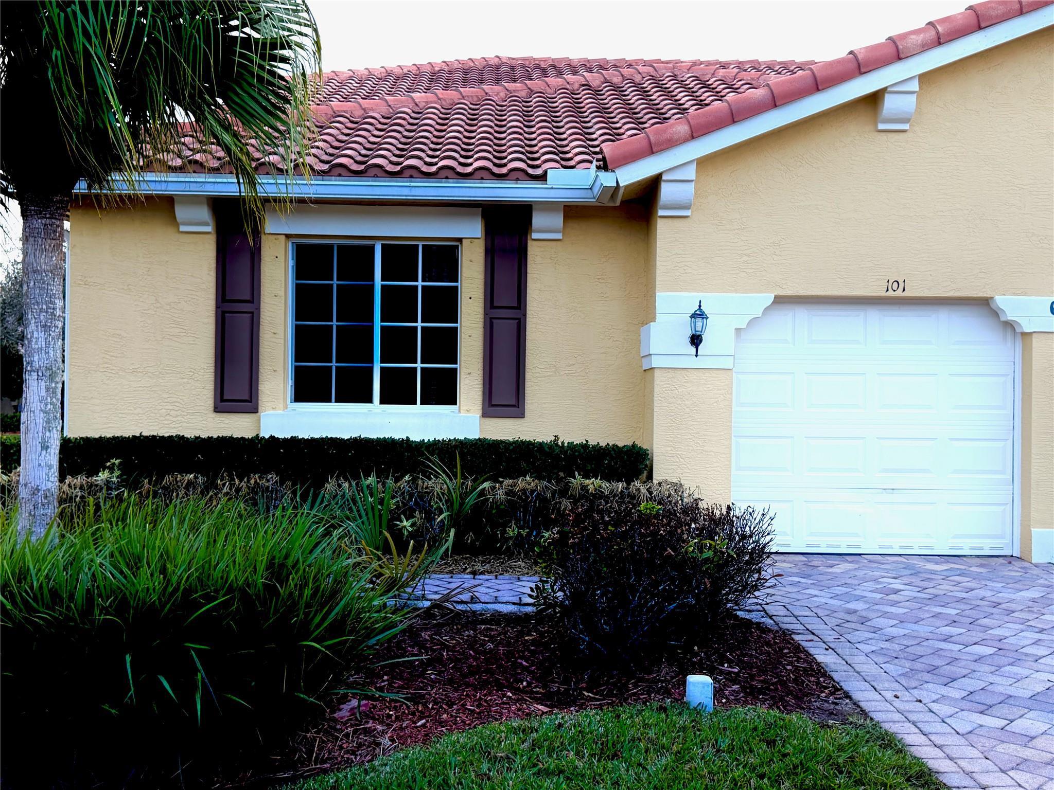 6510 Oxford Circle 101, Vero Beach, FL 32966, Vero Beach - Photo 2