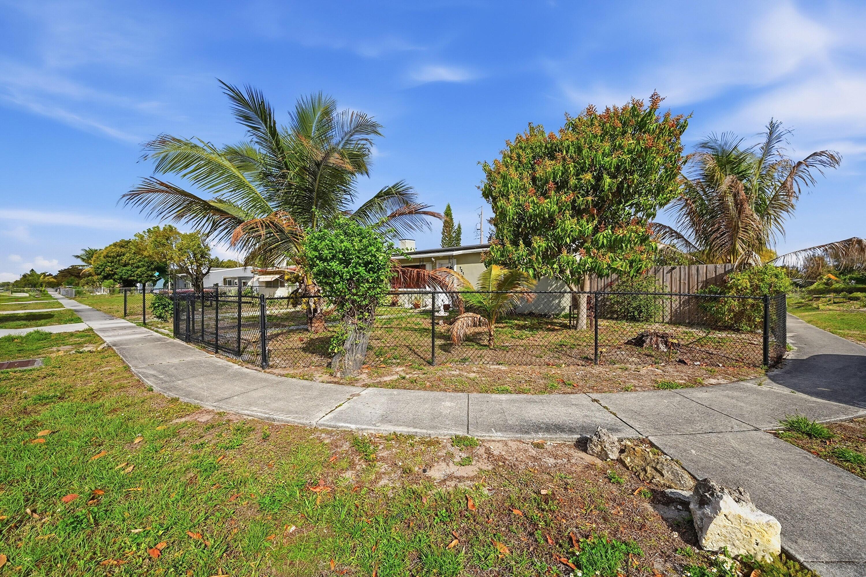 721 Dogwood Road, West Palm Beach, FL 33409, West Palm Beach - Photo 3