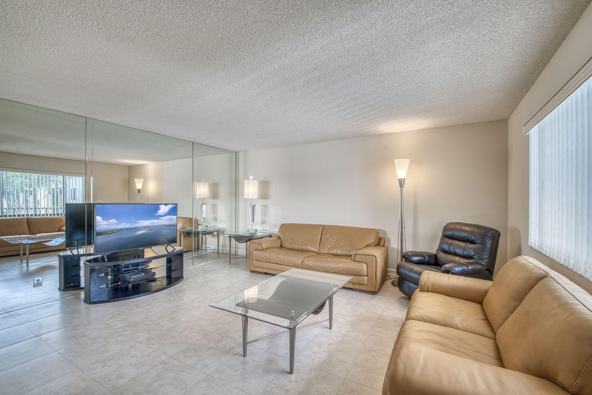 15108 Ashland Drive 215, Delray Beach, FL 33484, Delray Beach - Photo 2