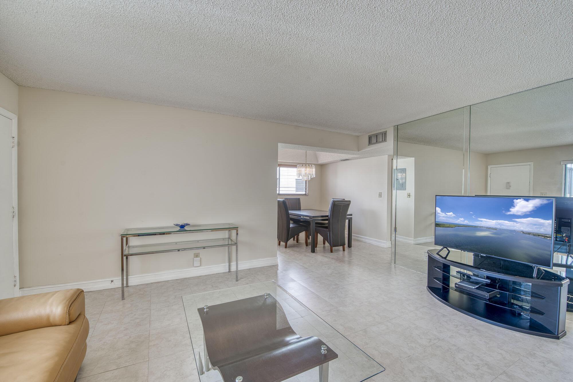 15108 Ashland Drive 215, Delray Beach, FL 33484, Delray Beach - Photo 4