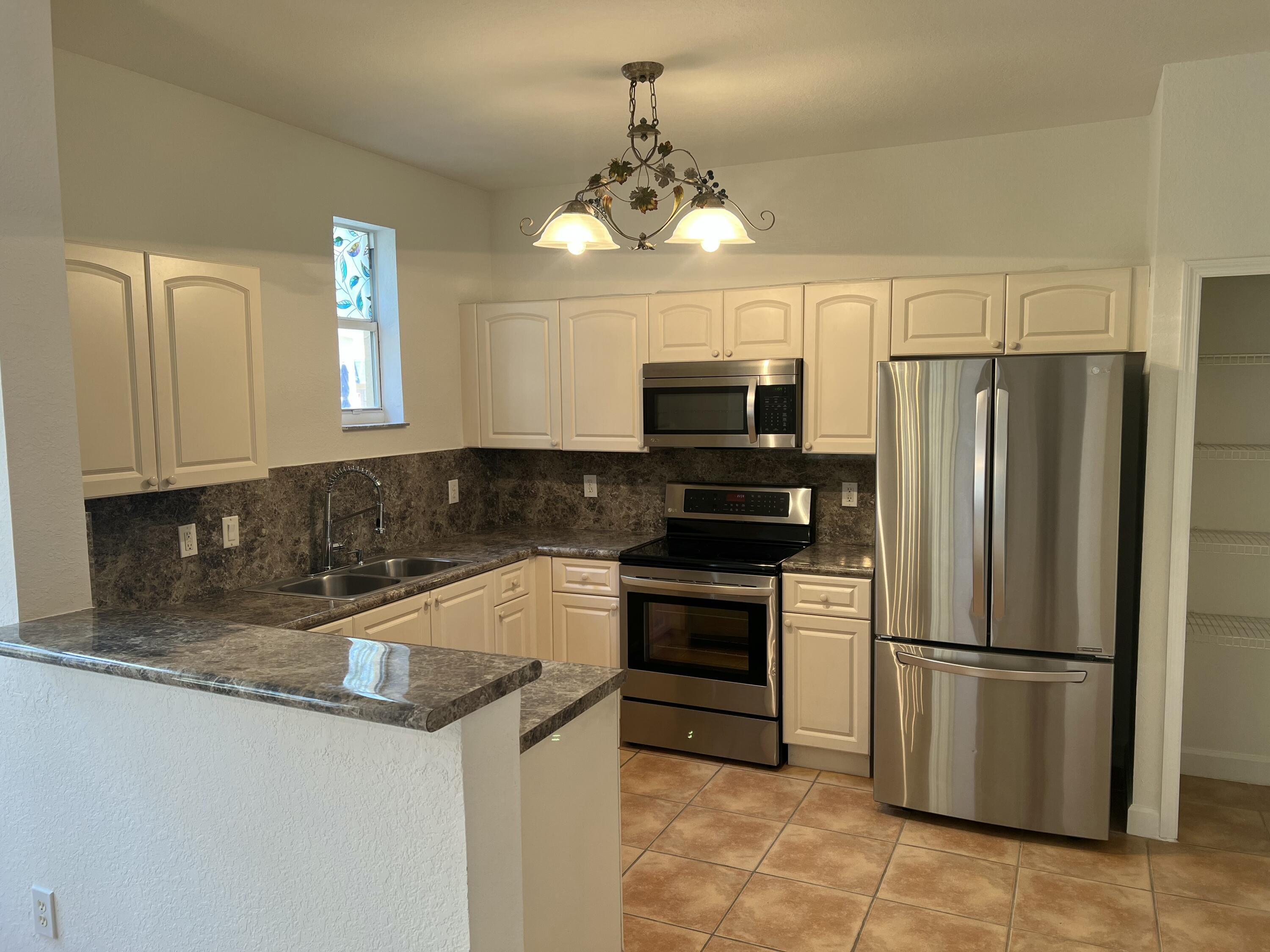 150 Jacaranda Country Club Drive 102, Plantation, FL 33324, Plantation - Photo 2