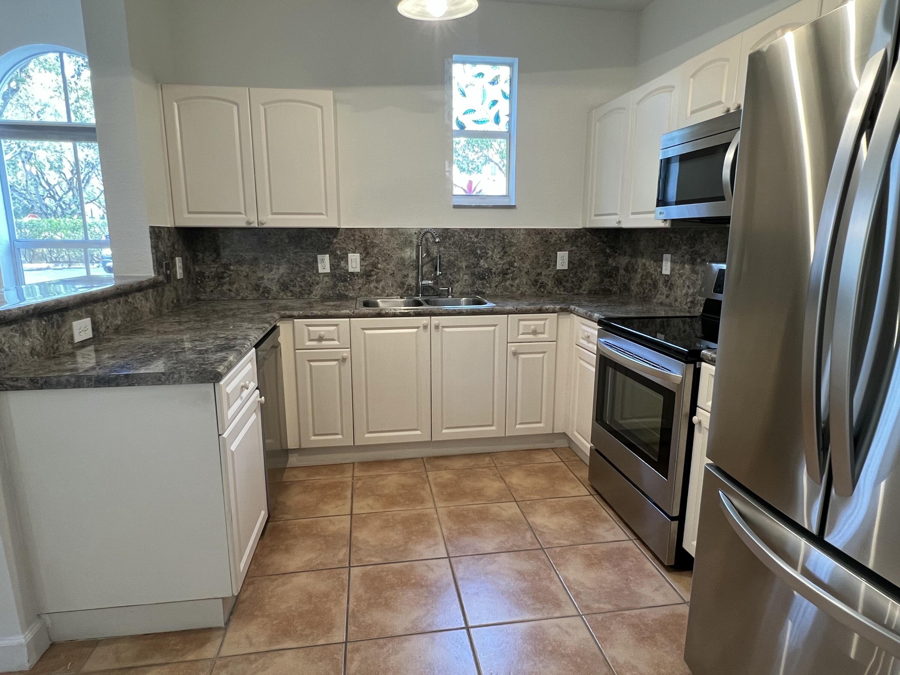 150 Jacaranda Country Club Drive 102, Plantation, FL 33324, Plantation - Photo 3