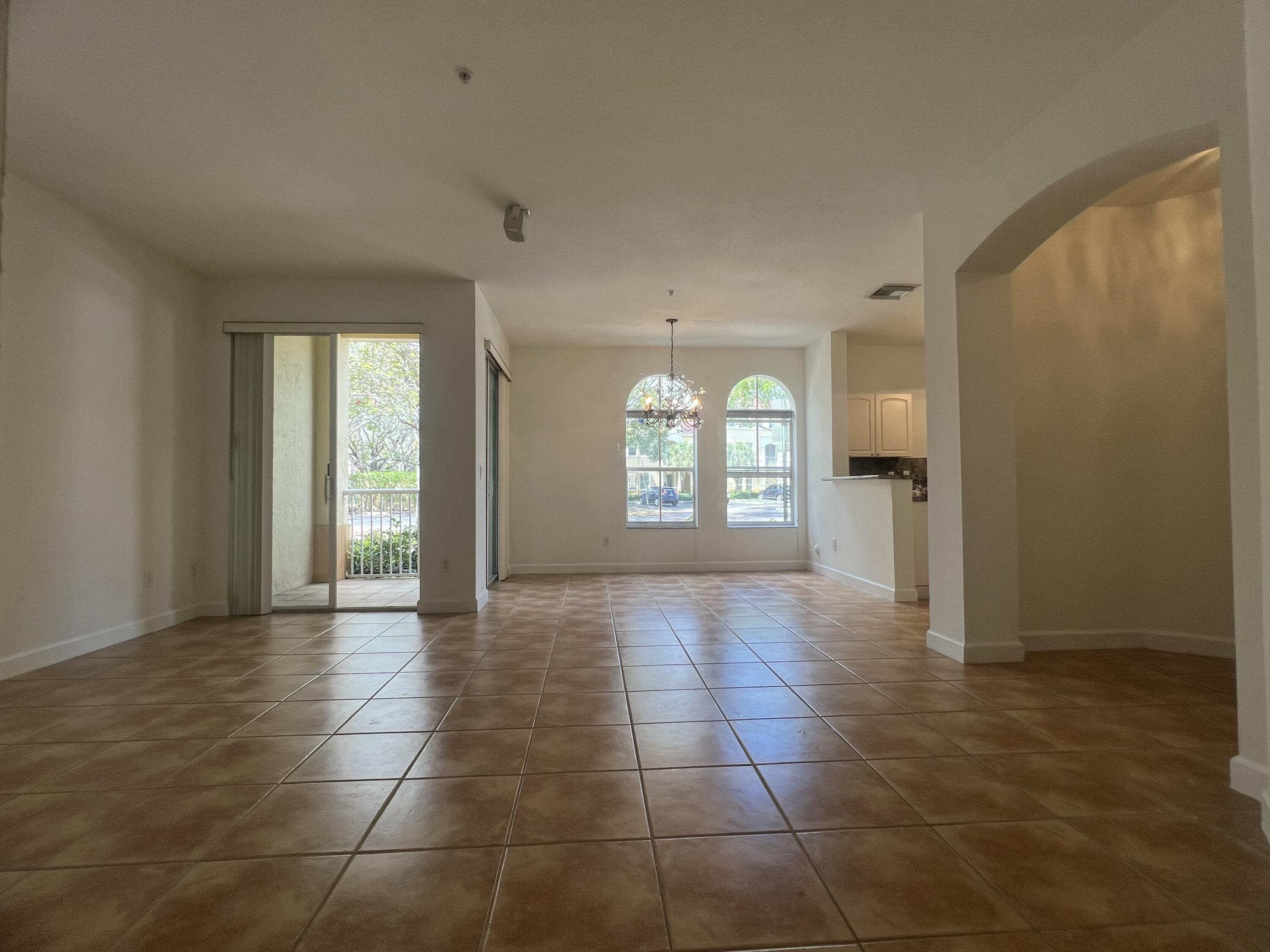 150 Jacaranda Country Club Drive 102, Plantation, FL 33324, Plantation - Photo 4