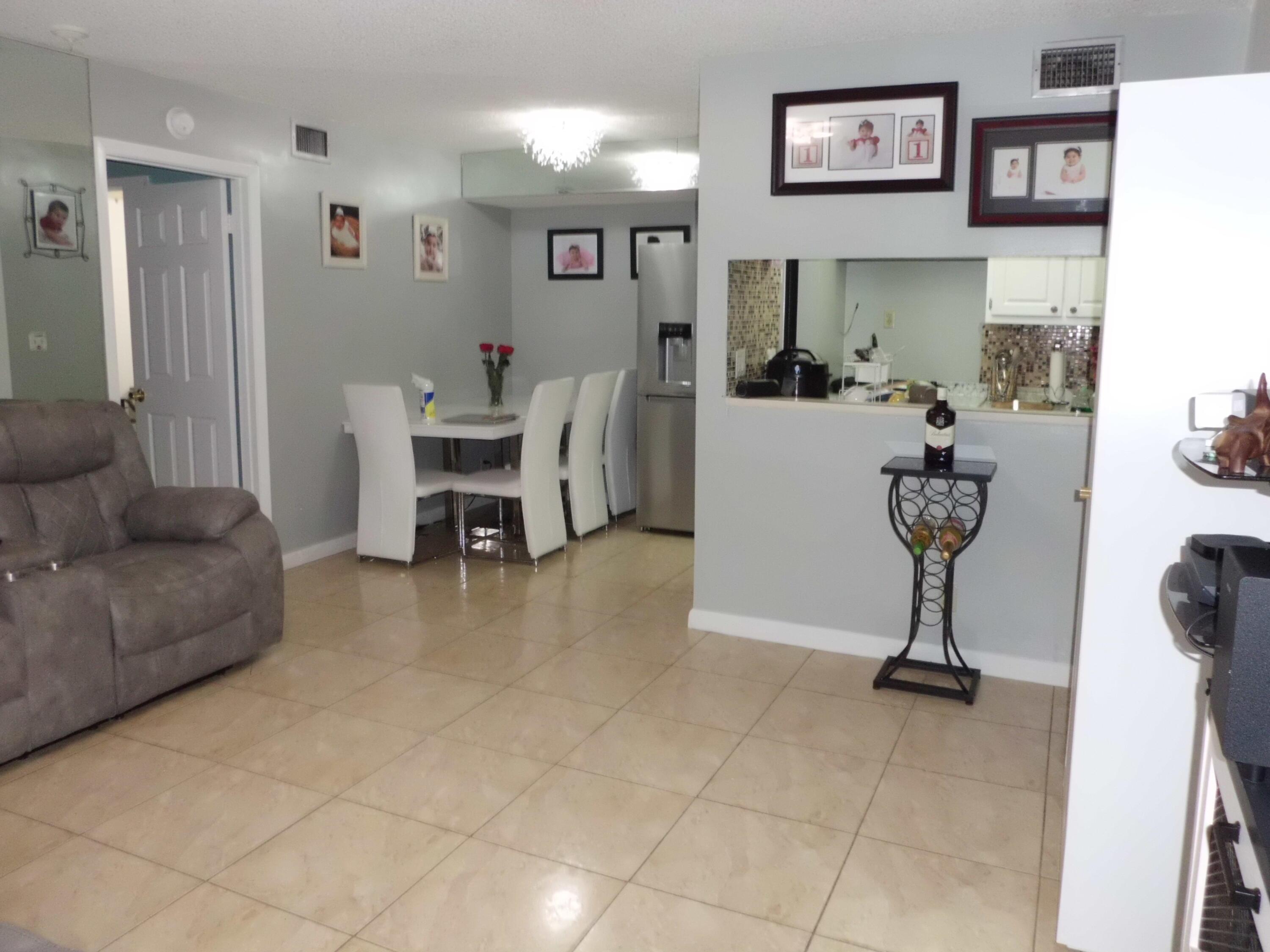 7262 Golf Colony Court 204, Lake Worth, FL 33467, Lake Worth - Photo 2
