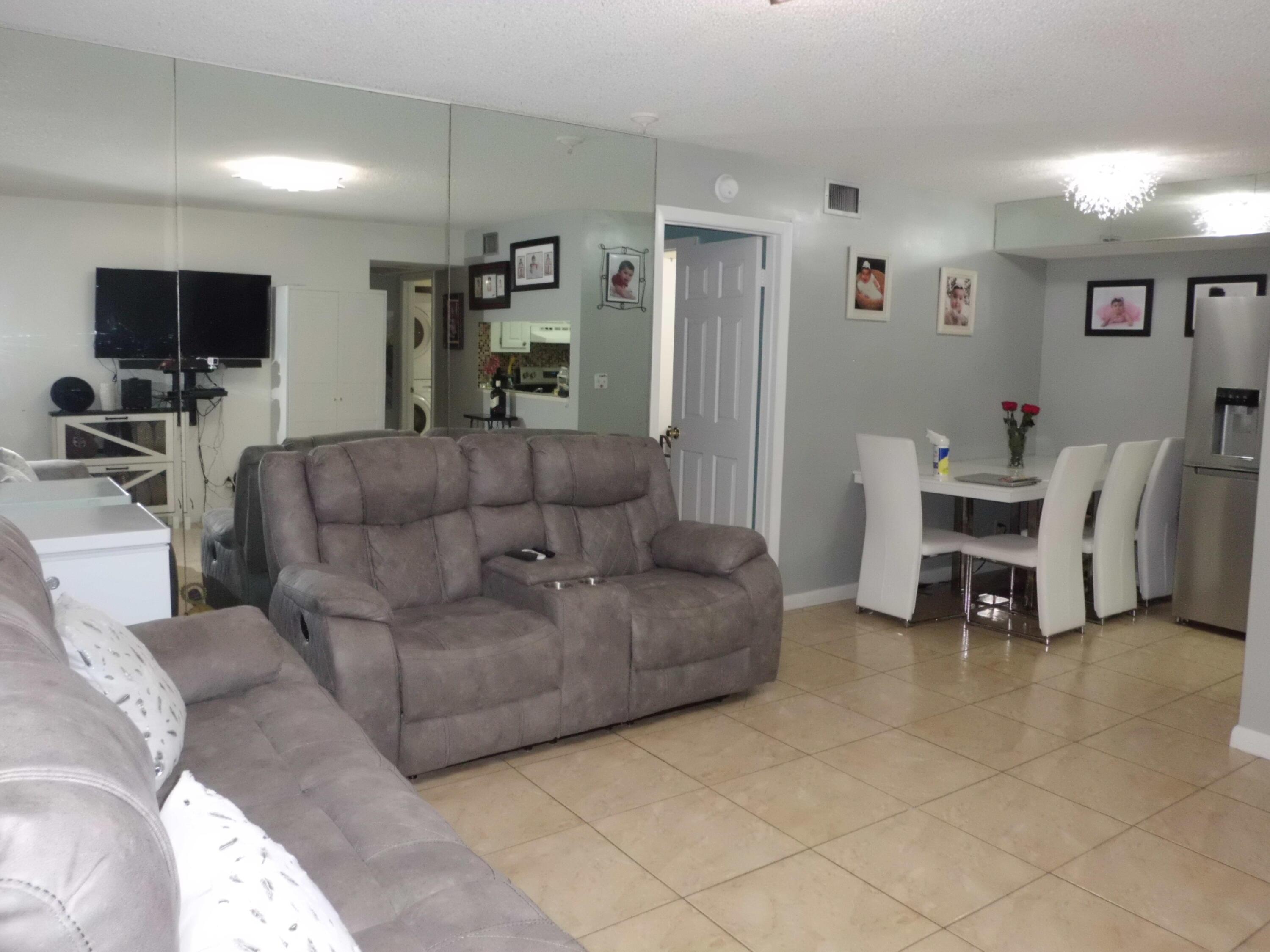 7262 Golf Colony Court 204, Lake Worth, FL 33467, Lake Worth - Photo 5