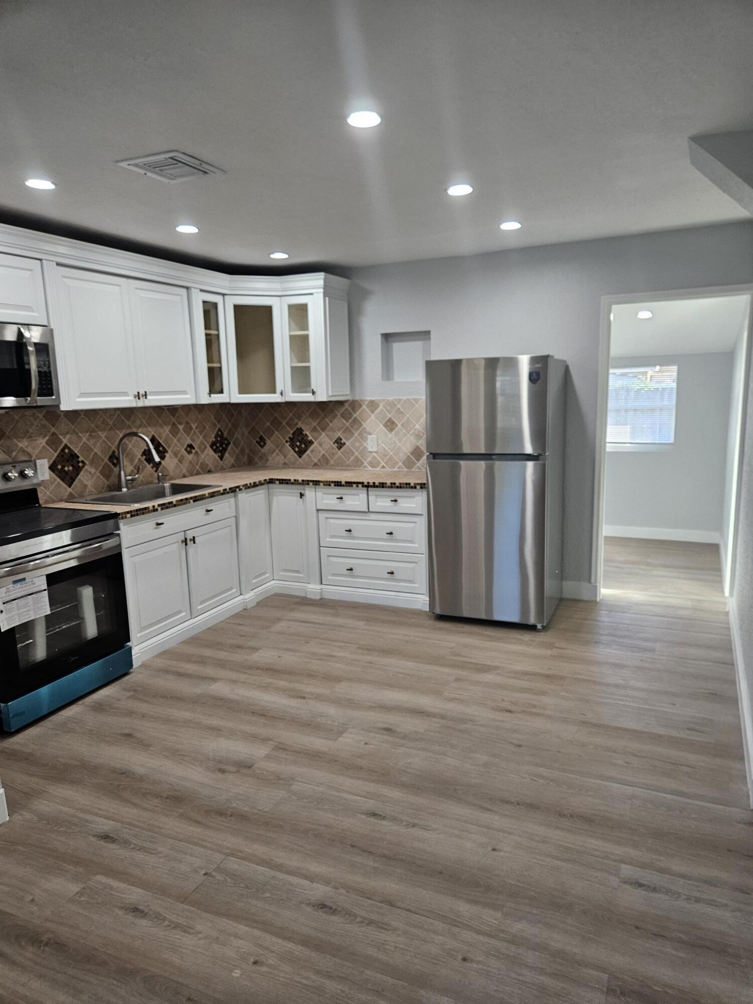 720 Locust Street, West Palm Beach, FL 33405, West Palm Beach - Photo 3