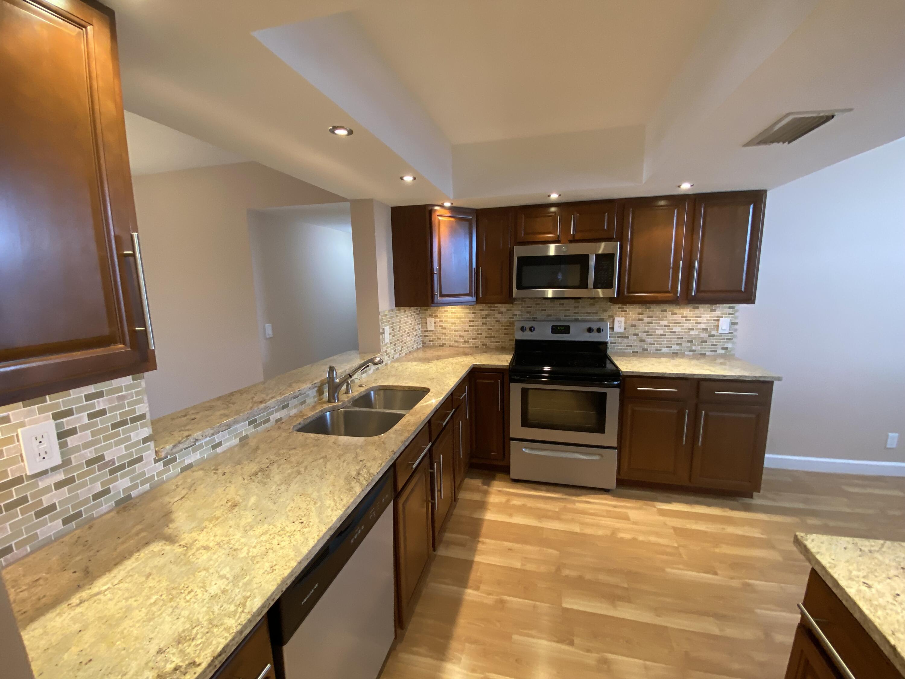 7365 NW 18 Street 202, Margate, FL 33063, Margate - Photo 3