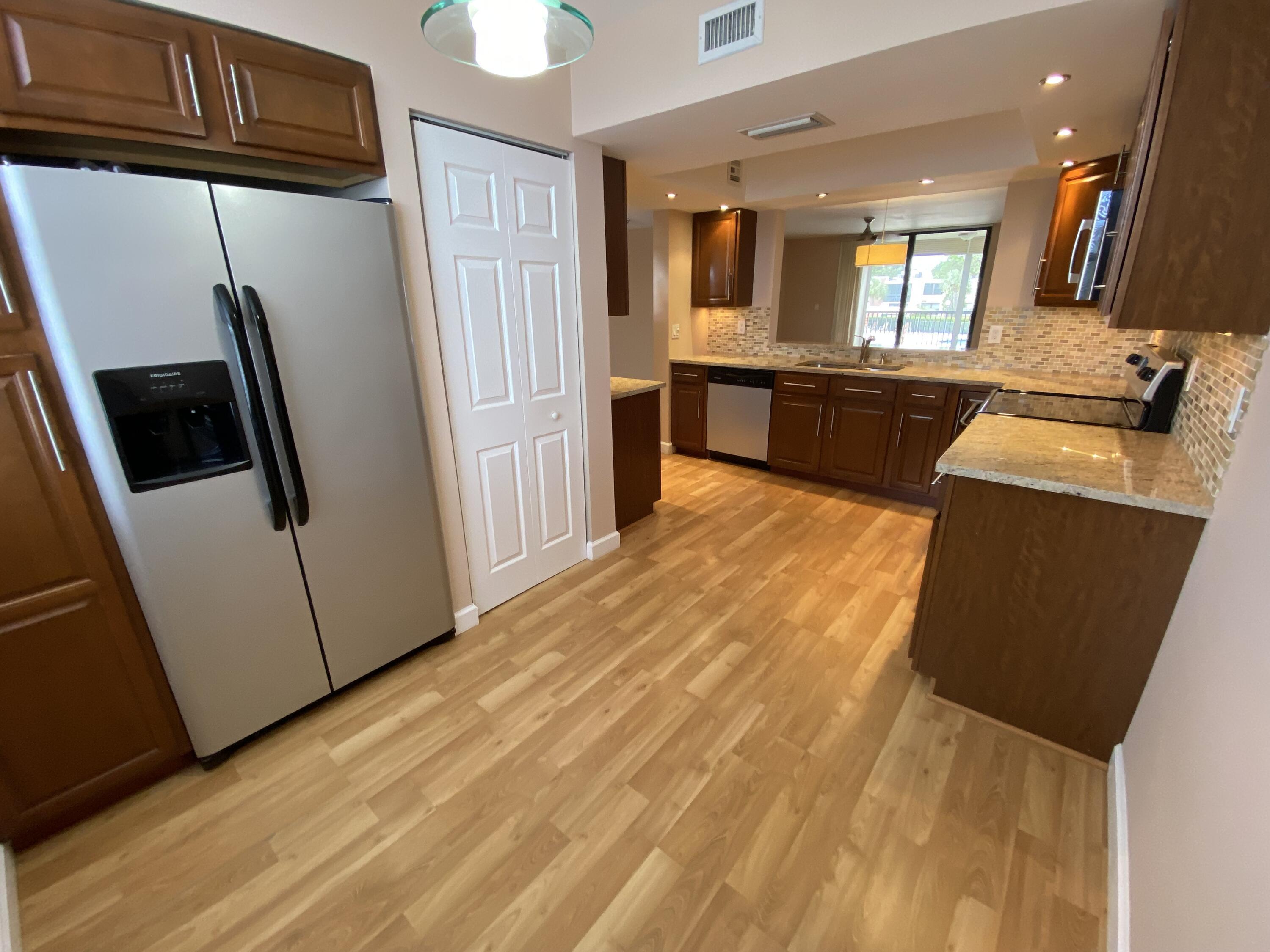 7365 NW 18 Street 202, Margate, FL 33063, Margate - Photo 5