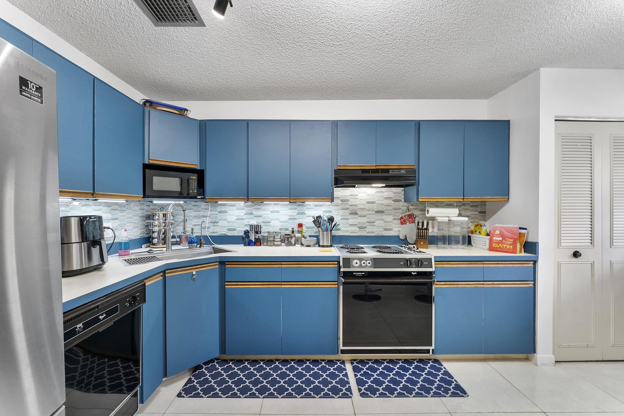 153 Meadows Drive, Boynton Beach, FL 33436, Boynton Beach - Photo 4