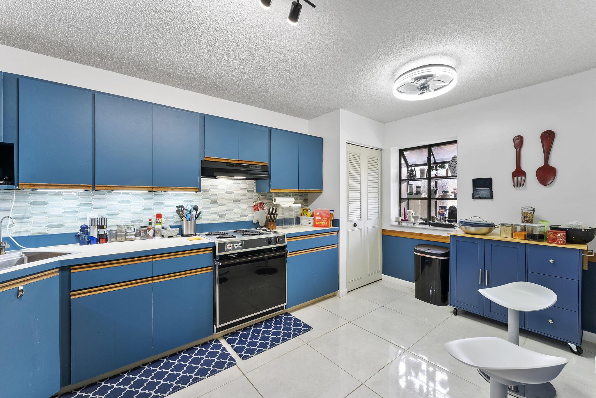 153 Meadows Drive, Boynton Beach, FL 33436, Boynton Beach - Photo 5