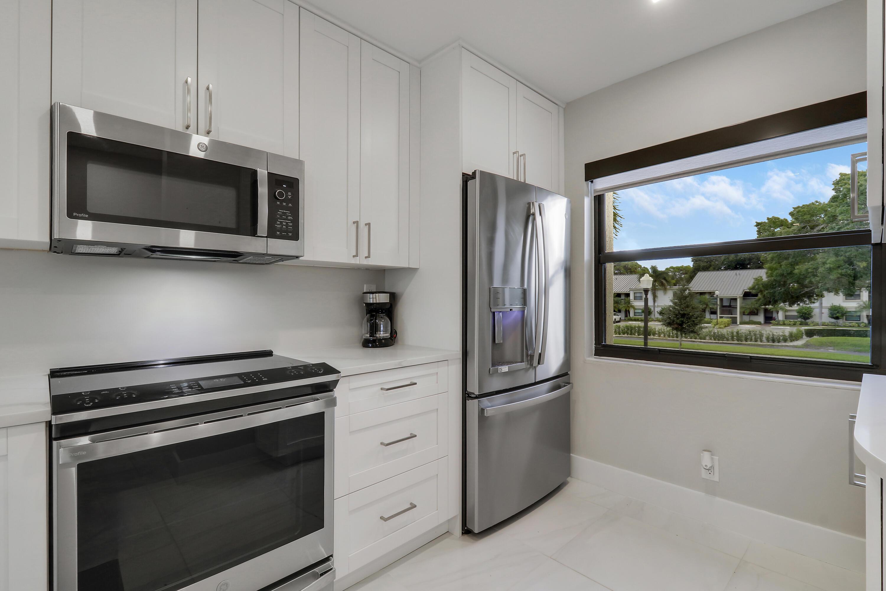 12911 Briarlake Drive 202, Palm Beach Gardens, FL 33418, Palm Beach Gardens - Photo 3