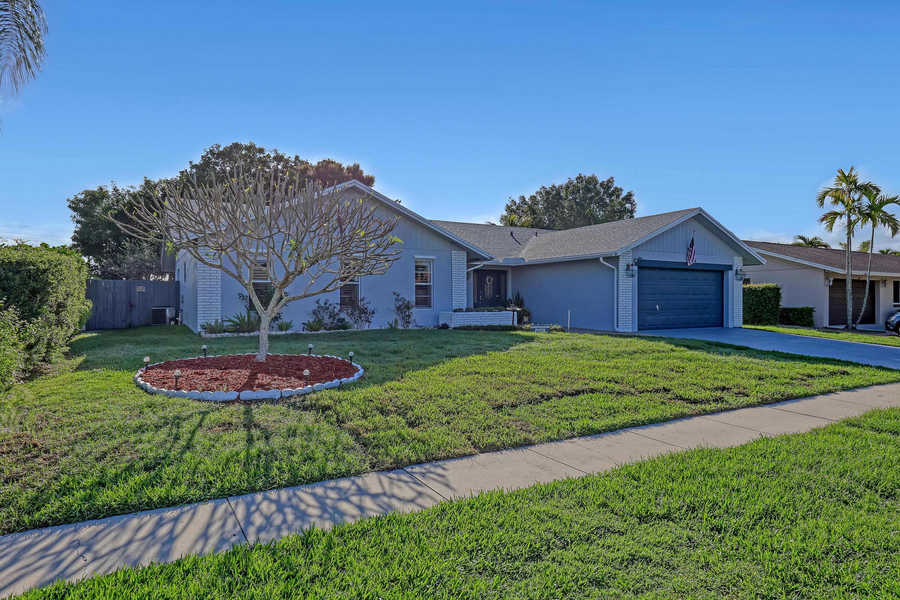 121 Granada Street, Royal Palm Beach, FL 33411, Royal Palm Beach - Photo 2