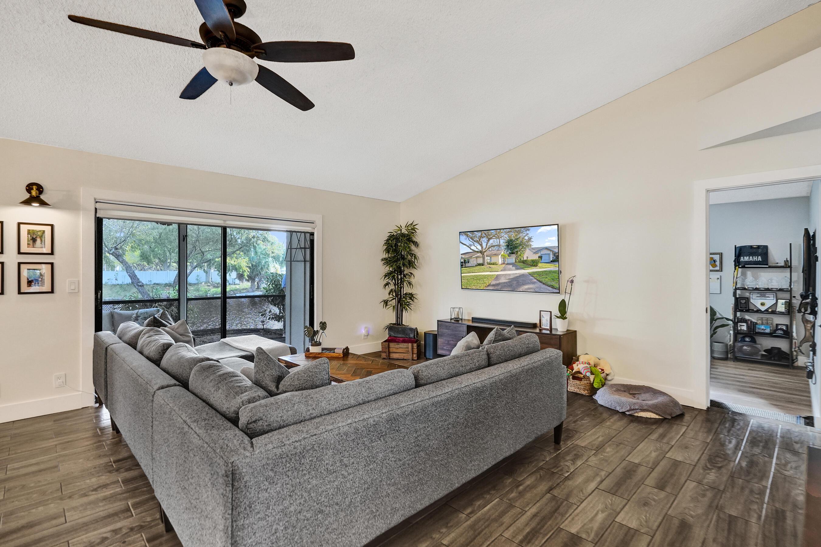 7826 NW 60th Street, Tamarac, FL 33321, Tamarac - Photo 4