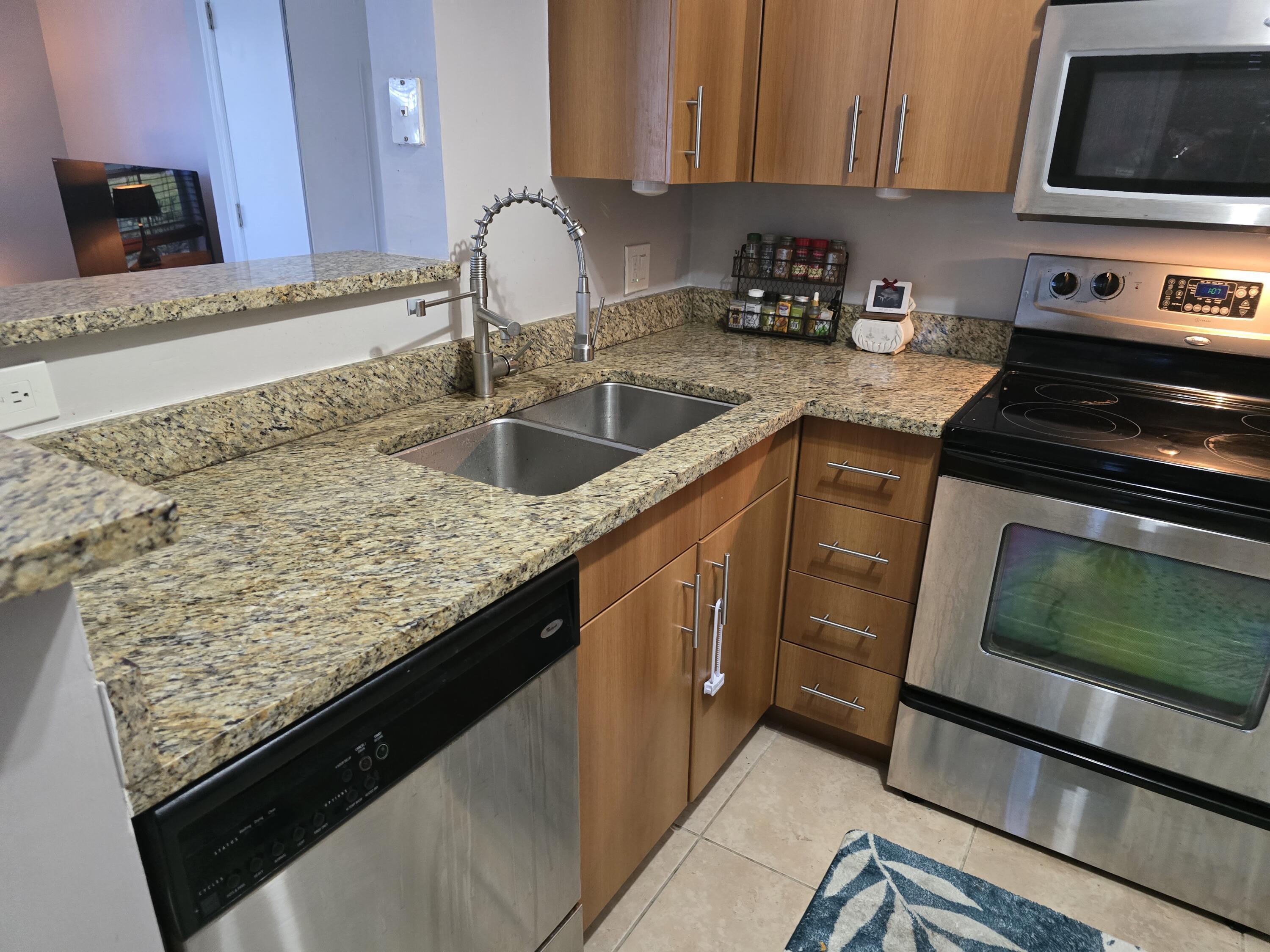 1215 Crystal Way O, Delray Beach, FL 33444, Delray Beach - Photo 3