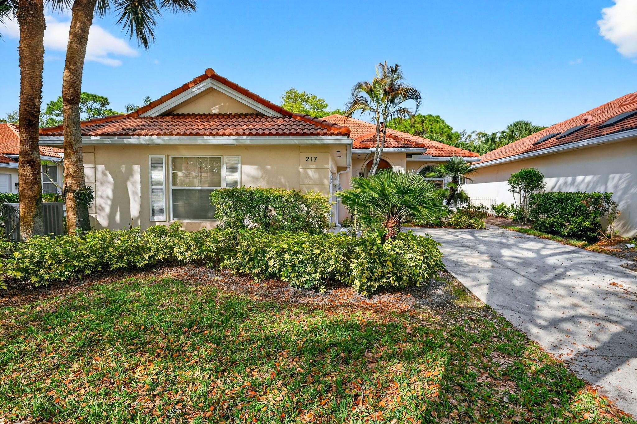 217 E Tall Oaks Circle, Palm Beach Gardens, FL 33410, Palm Beach Gardens - Photo 2