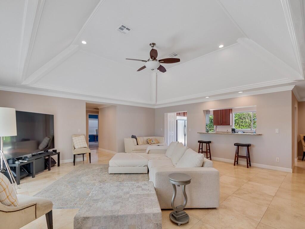 527 E Causeway Boulevard, Vero Beach, FL 32963, Vero Beach - Photo 2