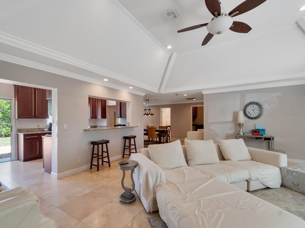 527 E Causeway Boulevard, Vero Beach, FL 32963, Vero Beach - Photo 5