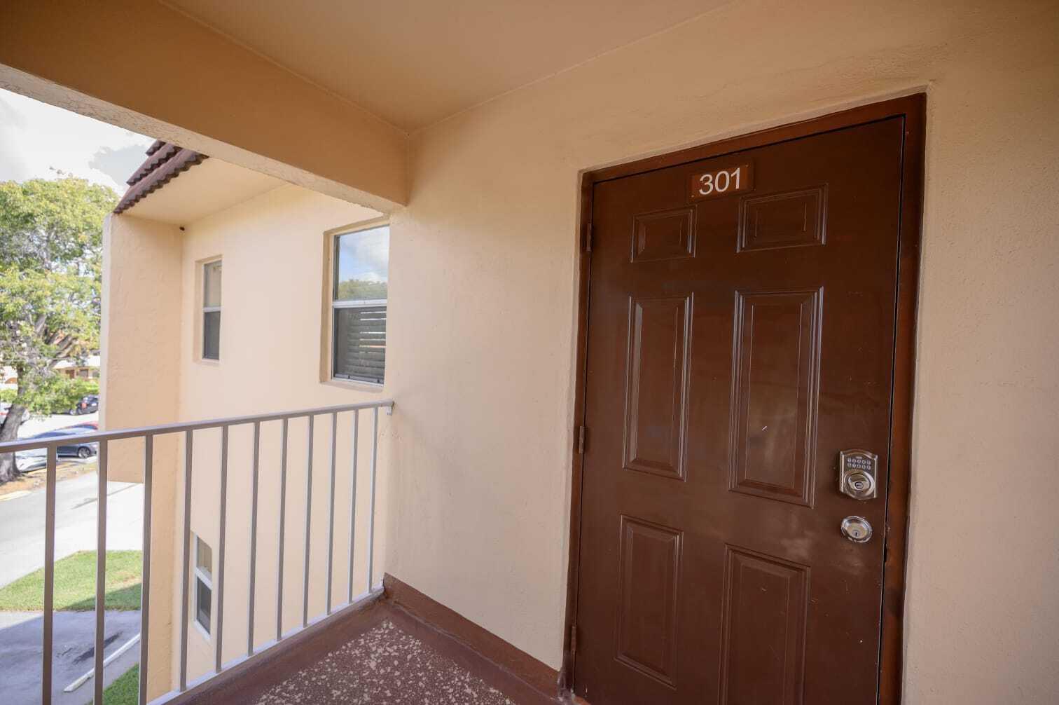 8861 Sunrise Lakes Boulevard Unit 301, Sunrise, FL 33322, Sunrise - Photo 2