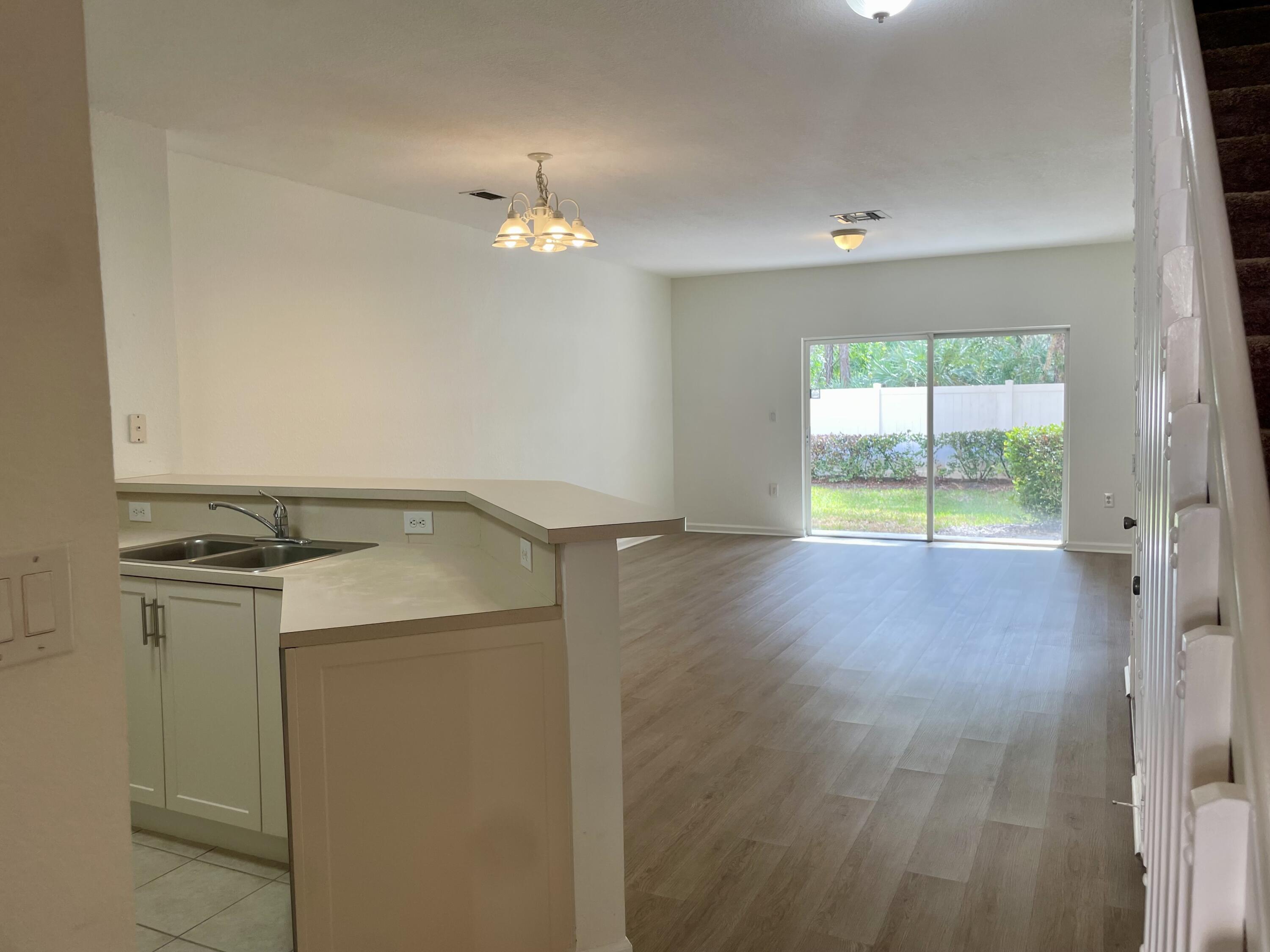 5008 SE Mariner Garden Circle, Stuart, FL 34997, Stuart - Photo 2