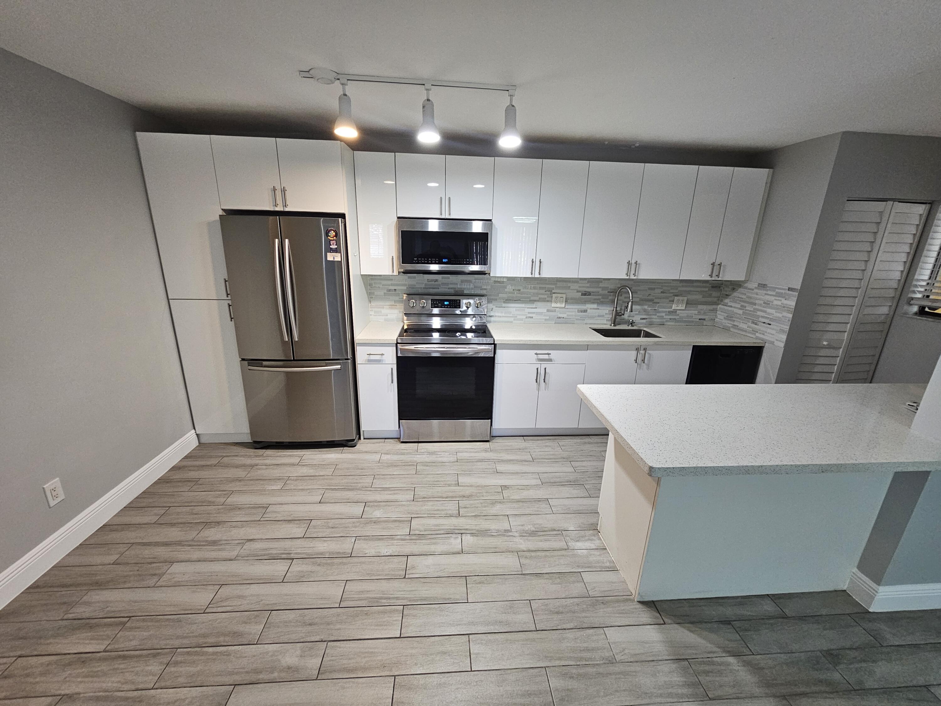 677 Trace Circle 106, Deerfield Beach, FL 33441, Deerfield Beach - Photo 2