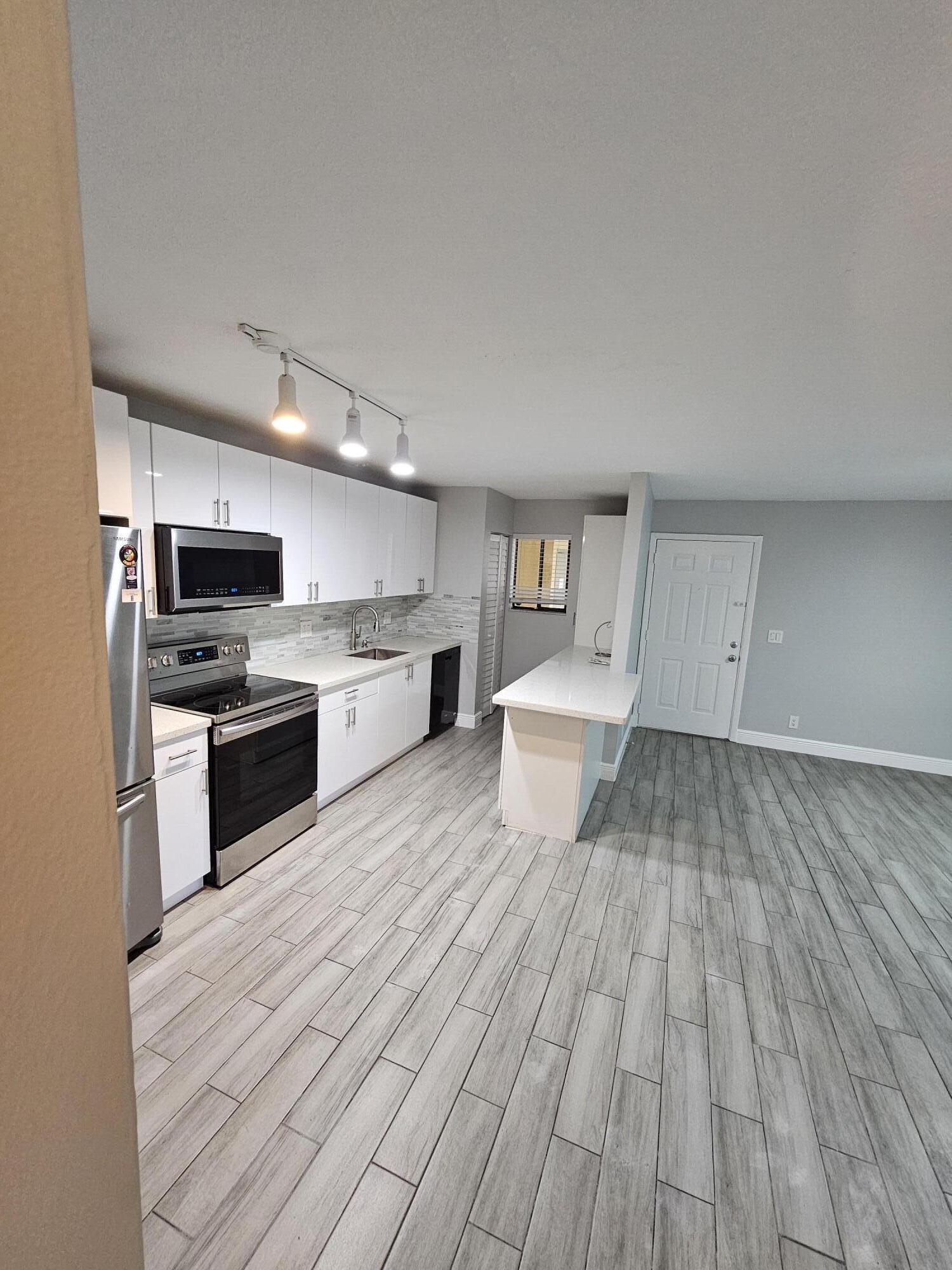 677 Trace Circle 106, Deerfield Beach, FL 33441, Deerfield Beach - Photo 3