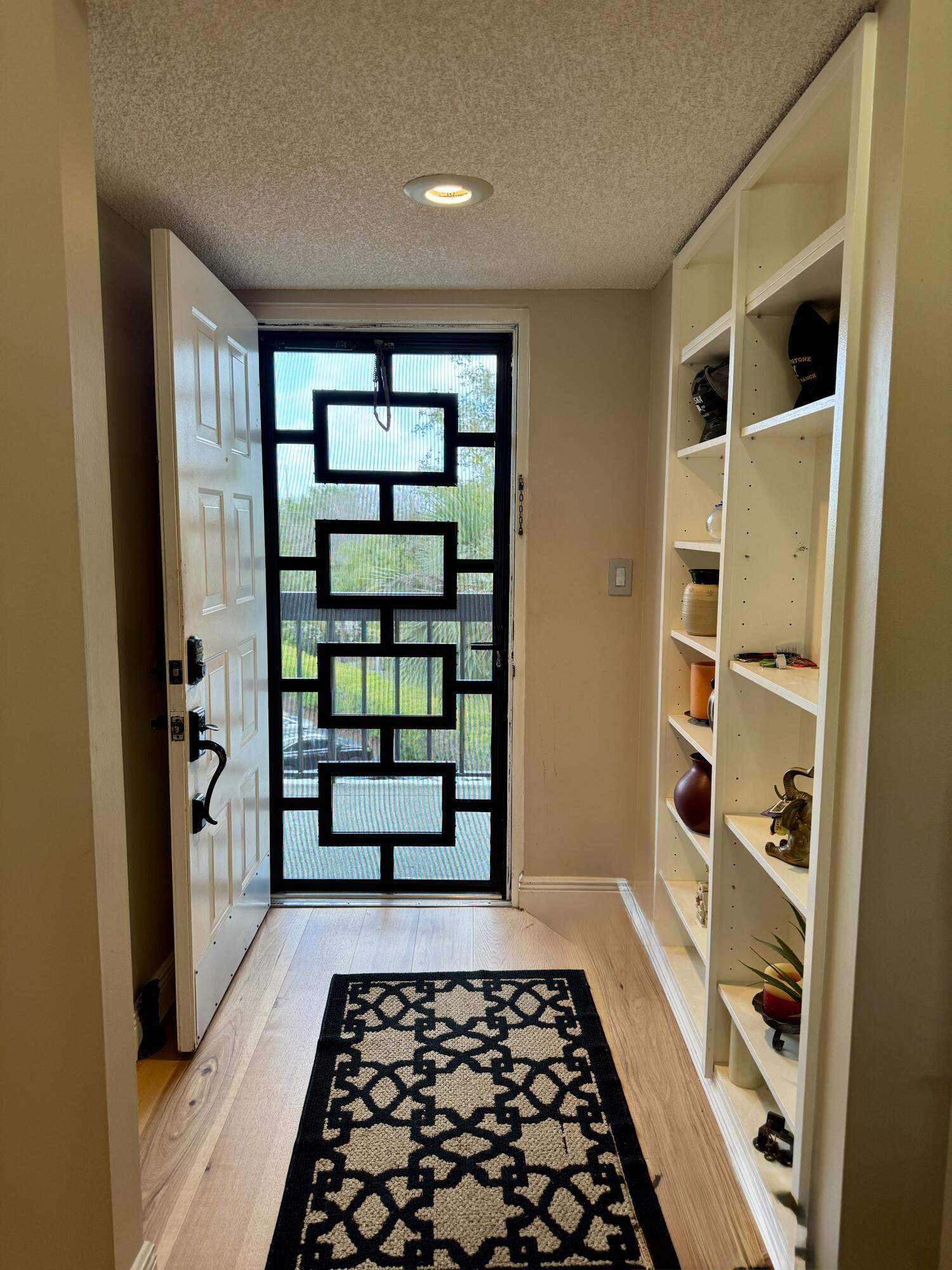 6698 10th Avenue N 401, Lake Worth, FL 33467, Lake Worth - Photo 2