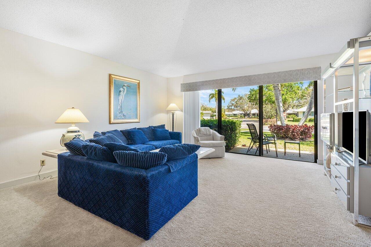 539 Club Dr, Palm Beach Gardens, FL 33418, Palm Beach Gardens - Photo 2