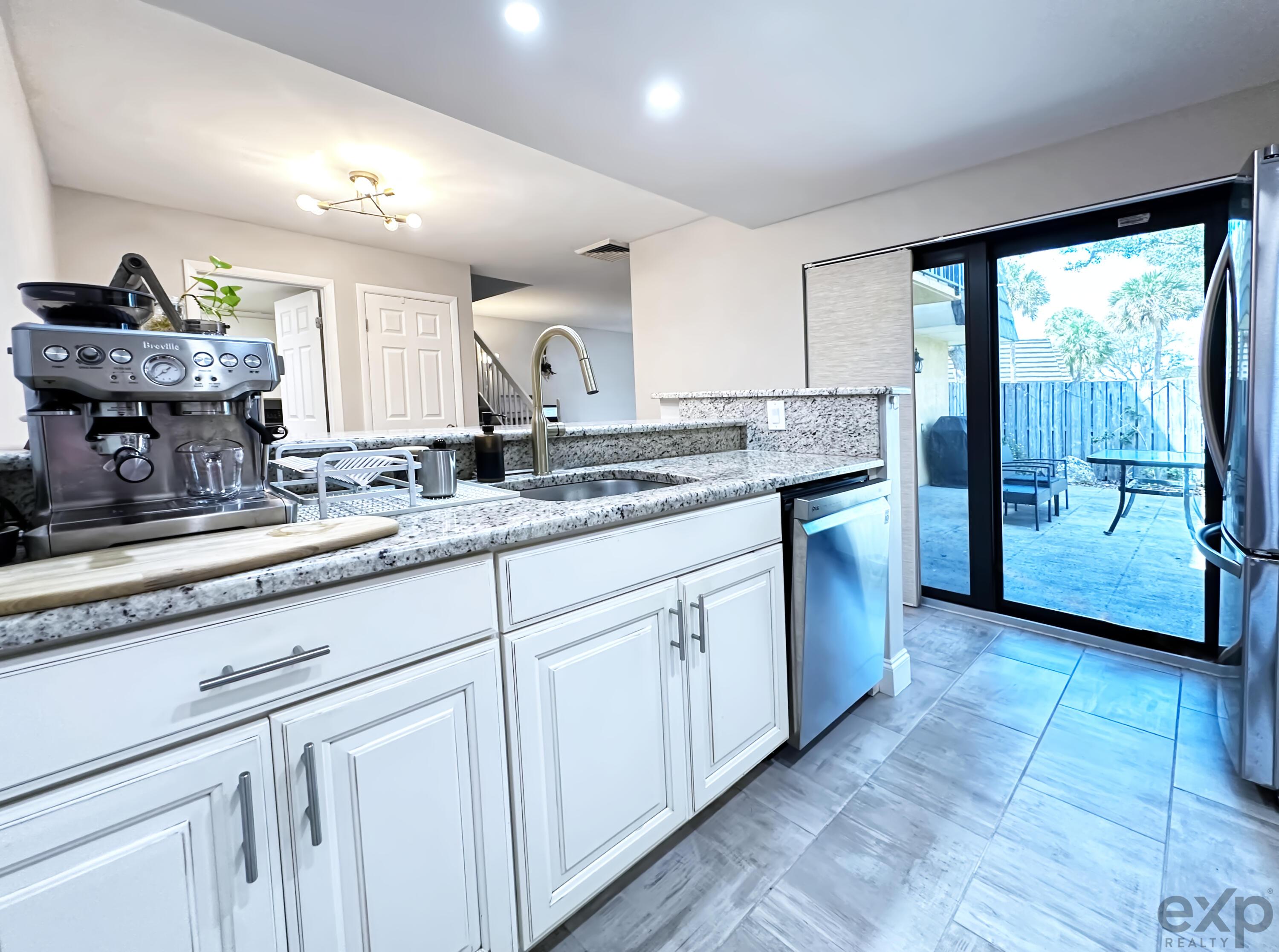 1008 10th Way, West Palm Beach, FL 33407, West Palm Beach - Photo 2