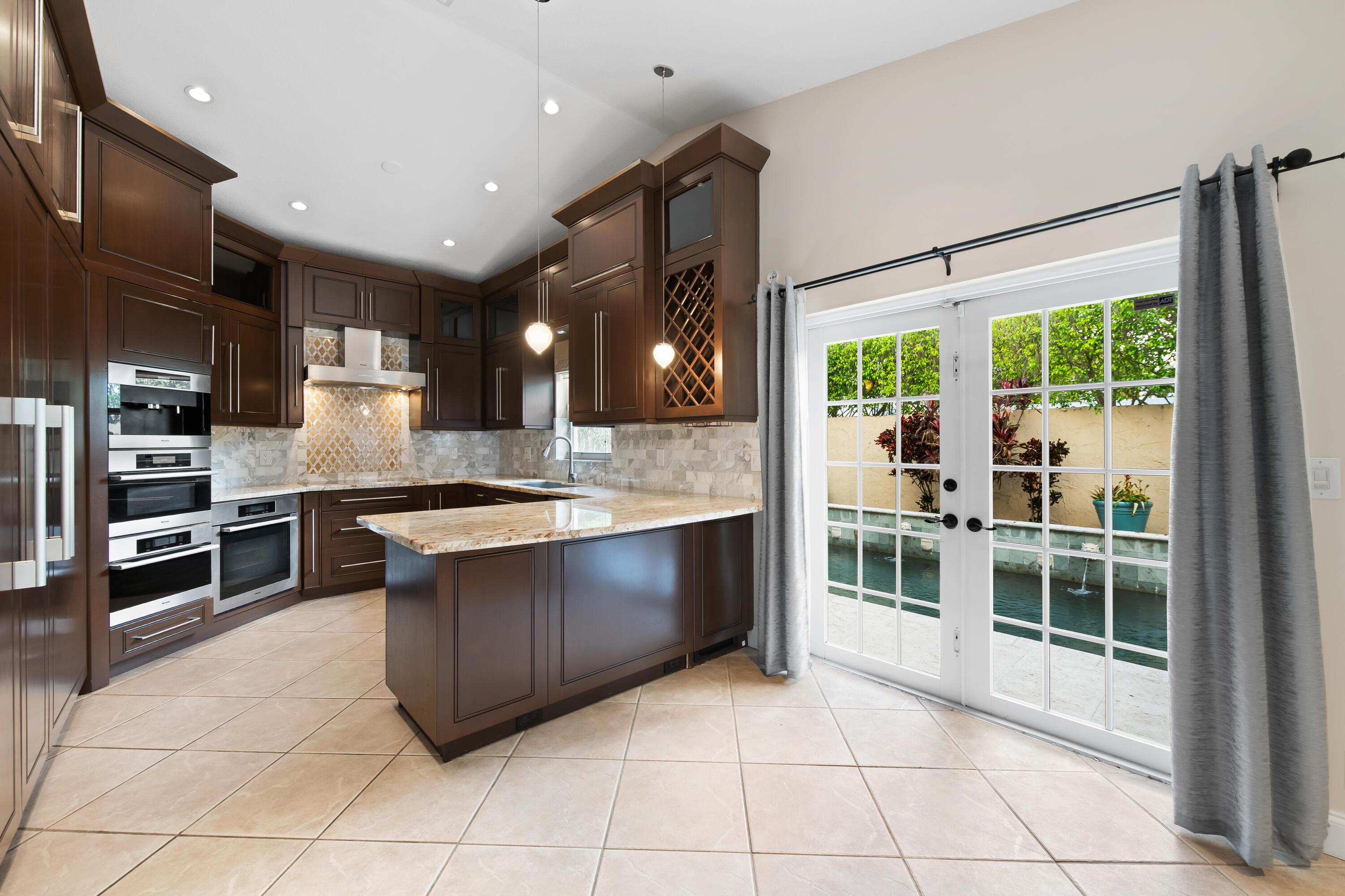 2850 E Sable Circle, Margate, FL 33063, Margate - Photo 5