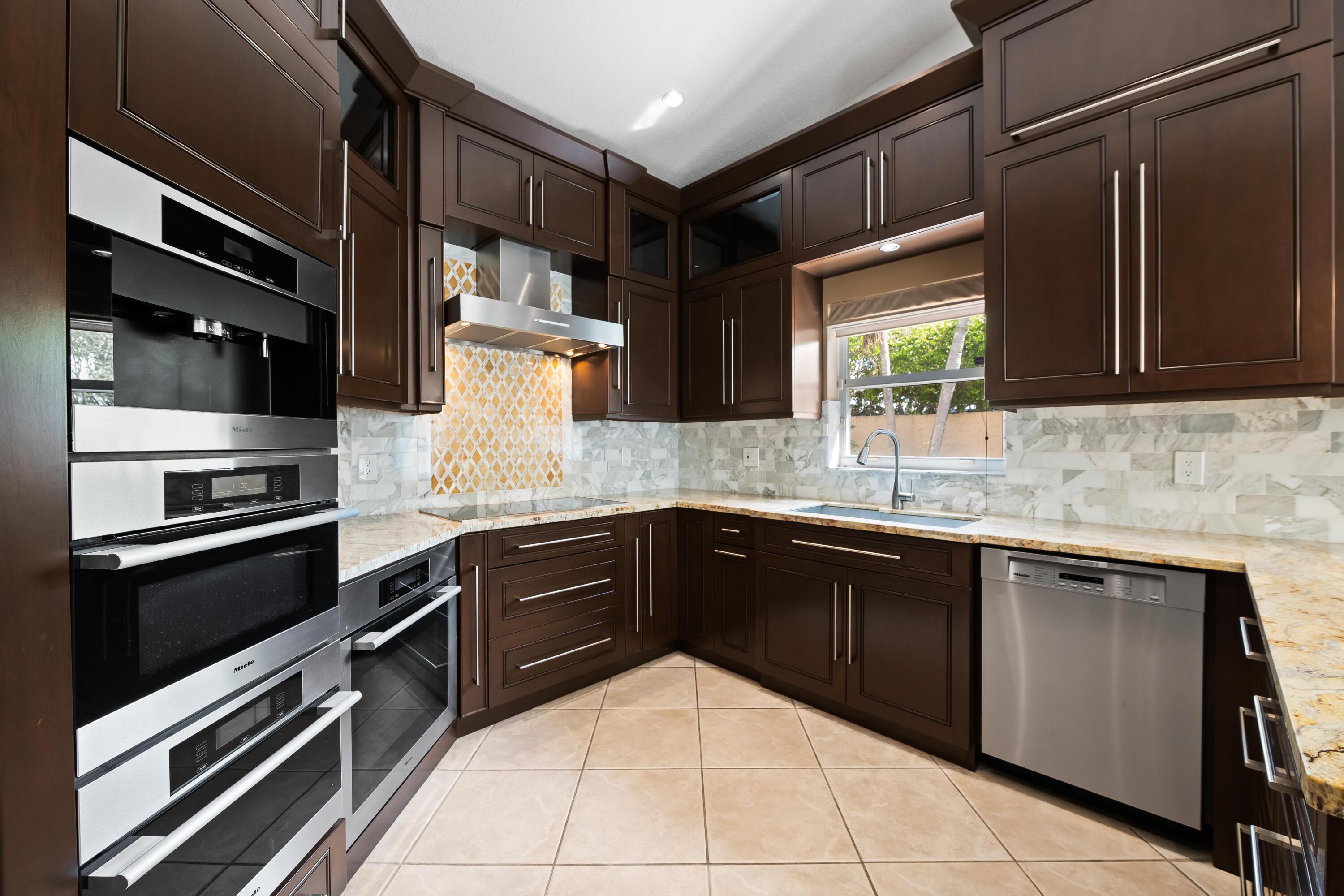 2850 E Sable Circle, Margate, FL 33063, Margate - Photo 4