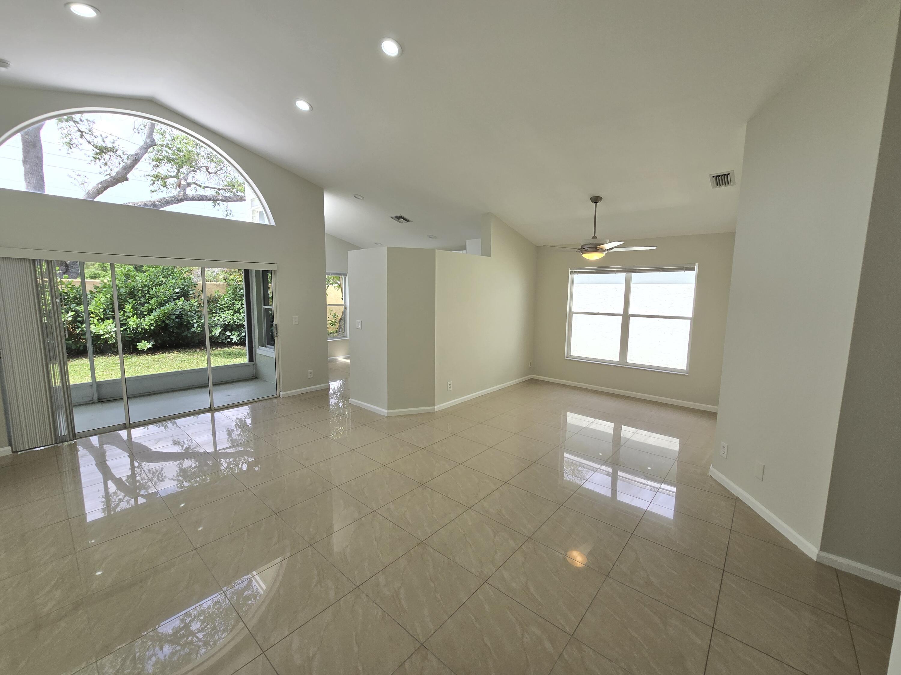 1041 Fairfax Circle W, Boynton Beach, FL 33436, Boynton Beach - Photo 2