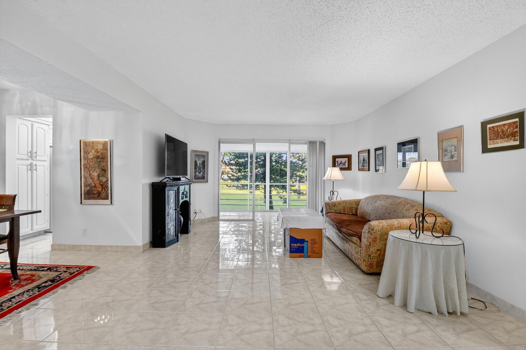 3810 Via Poinciana 206, Lake Worth, FL 33467, Lake Worth - Photo 3