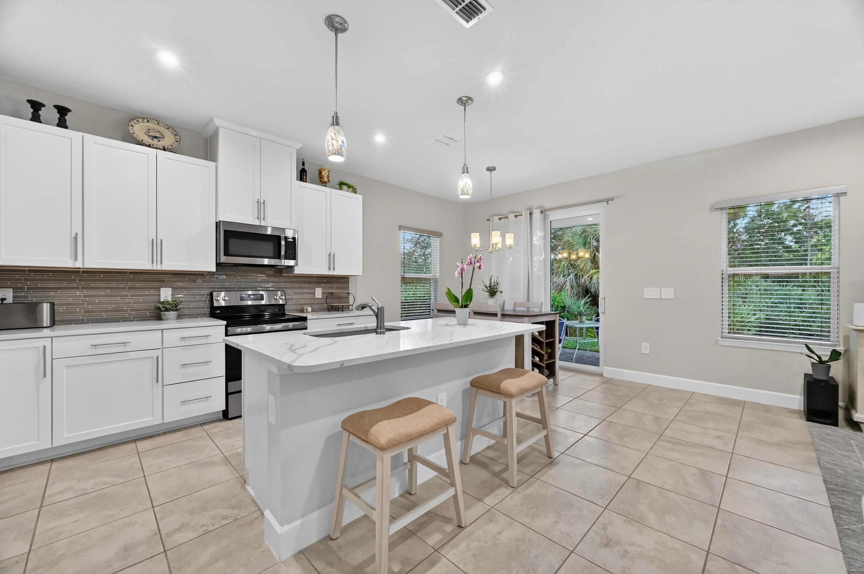 188 SW Pomeroy Street, Stuart, FL 34997, Stuart - Photo 4