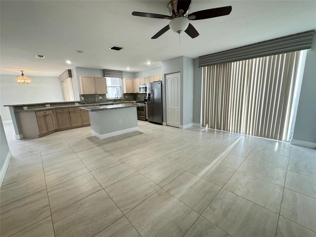 390 NW 115th Way, Coral Springs, FL 33071, Coral Springs - Photo 4