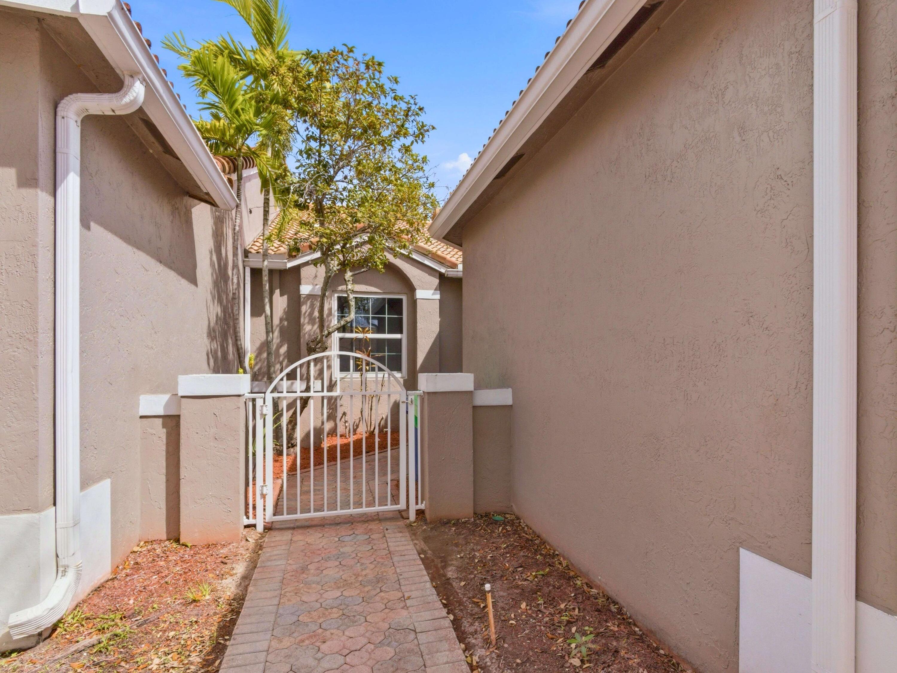 2920 E Aragon Boulevard 3, Sunrise, FL 33313, Sunrise - Photo 3