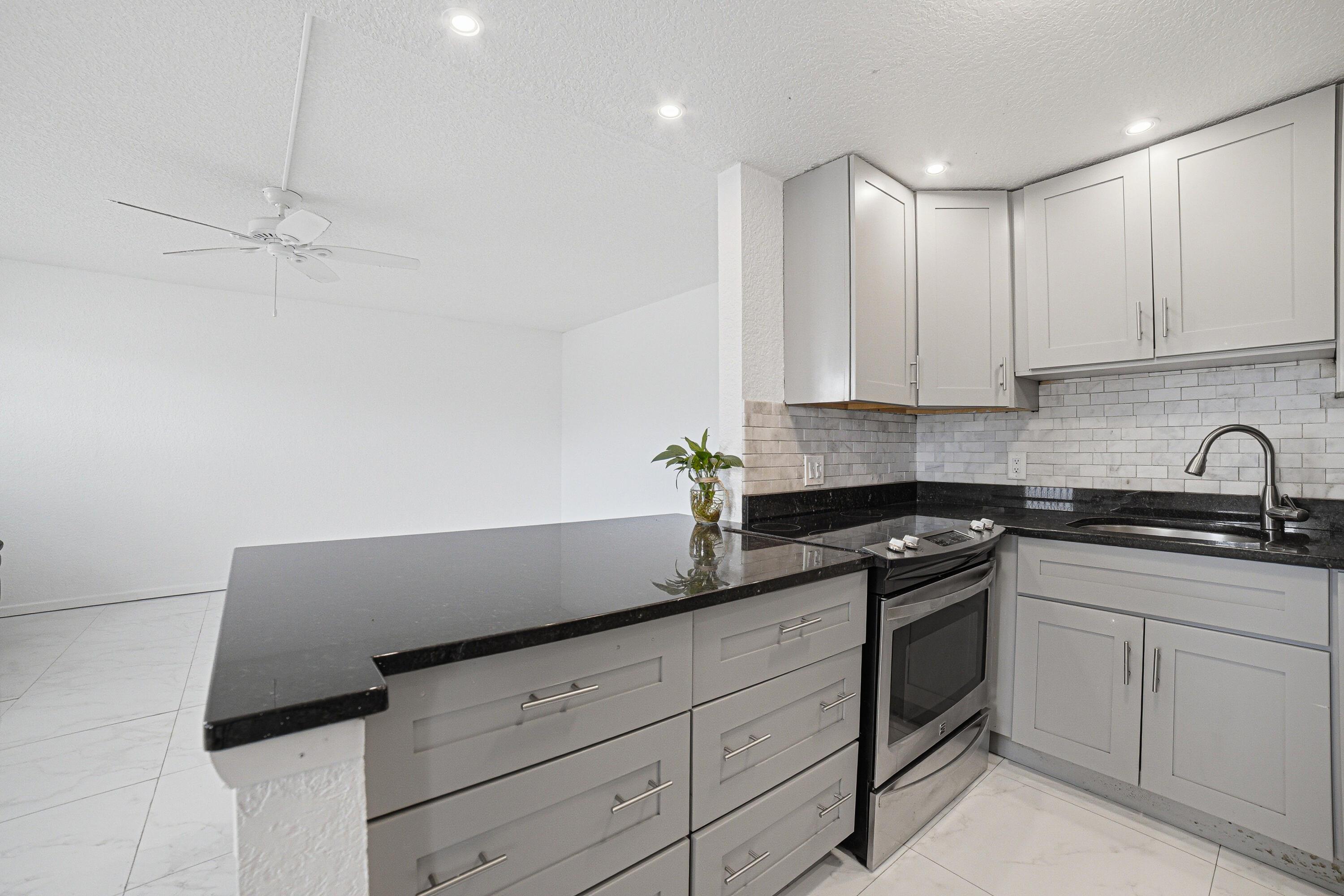 51 Markham C, Deerfield Beach, FL 33442, Deerfield Beach - Photo 2