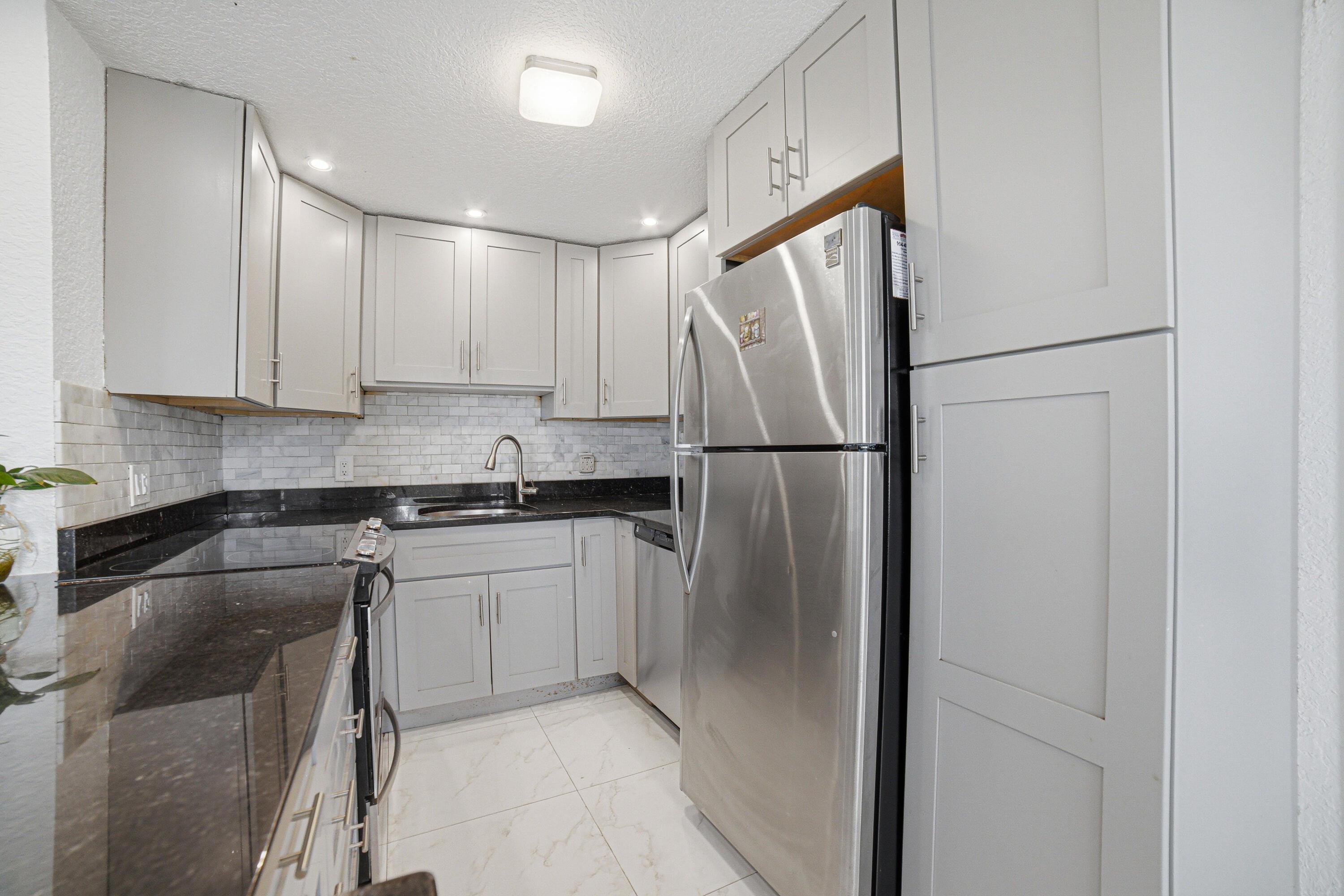 51 Markham C, Deerfield Beach, FL 33442, Deerfield Beach - Photo 3